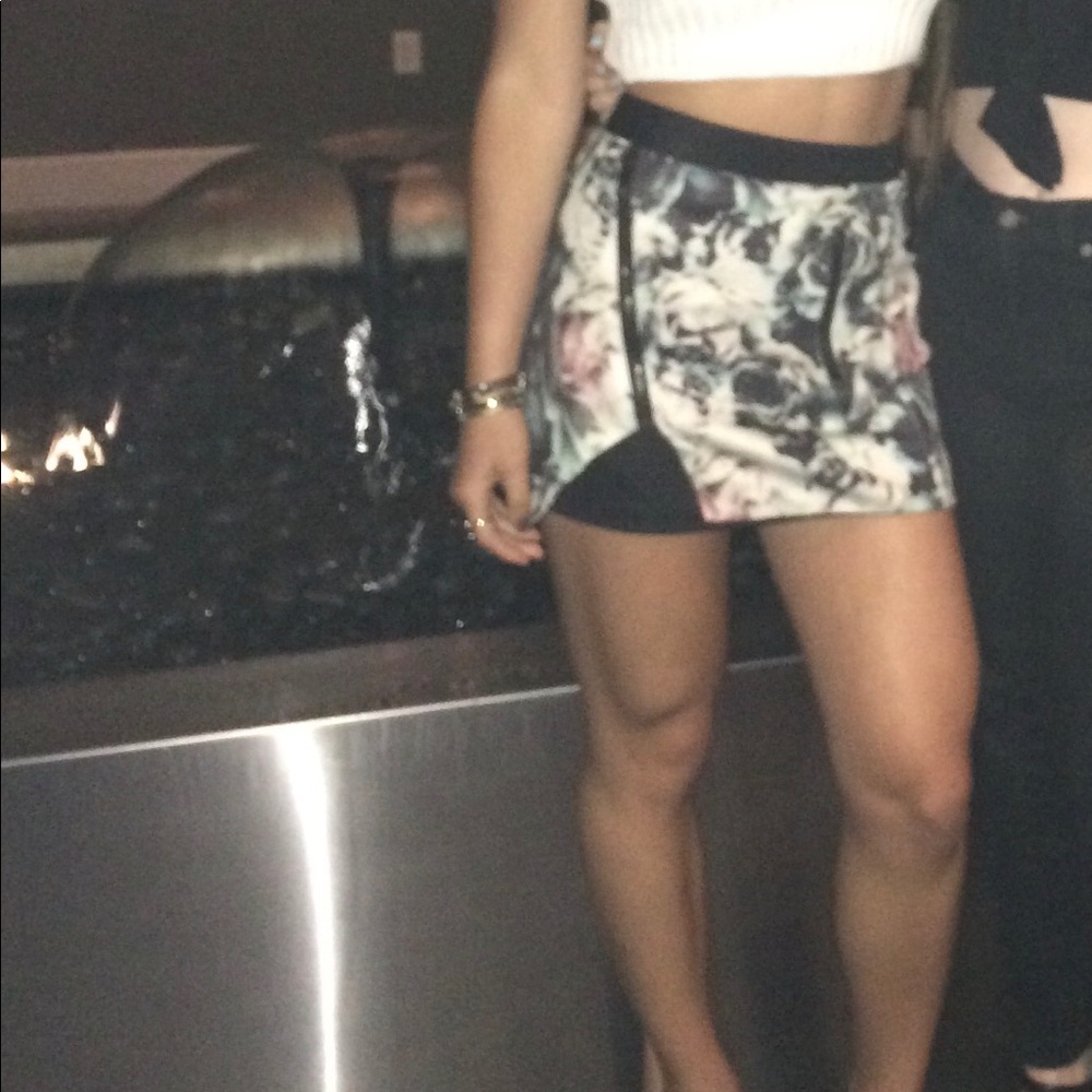 LF zip up multi colored skirt